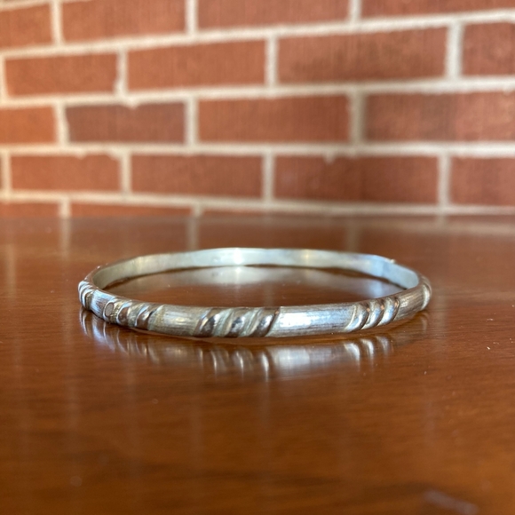 Vintage Sterling Silver Bangle Bracelet - Picture 3 of 9